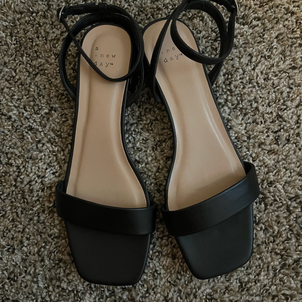 Square-toe sandals